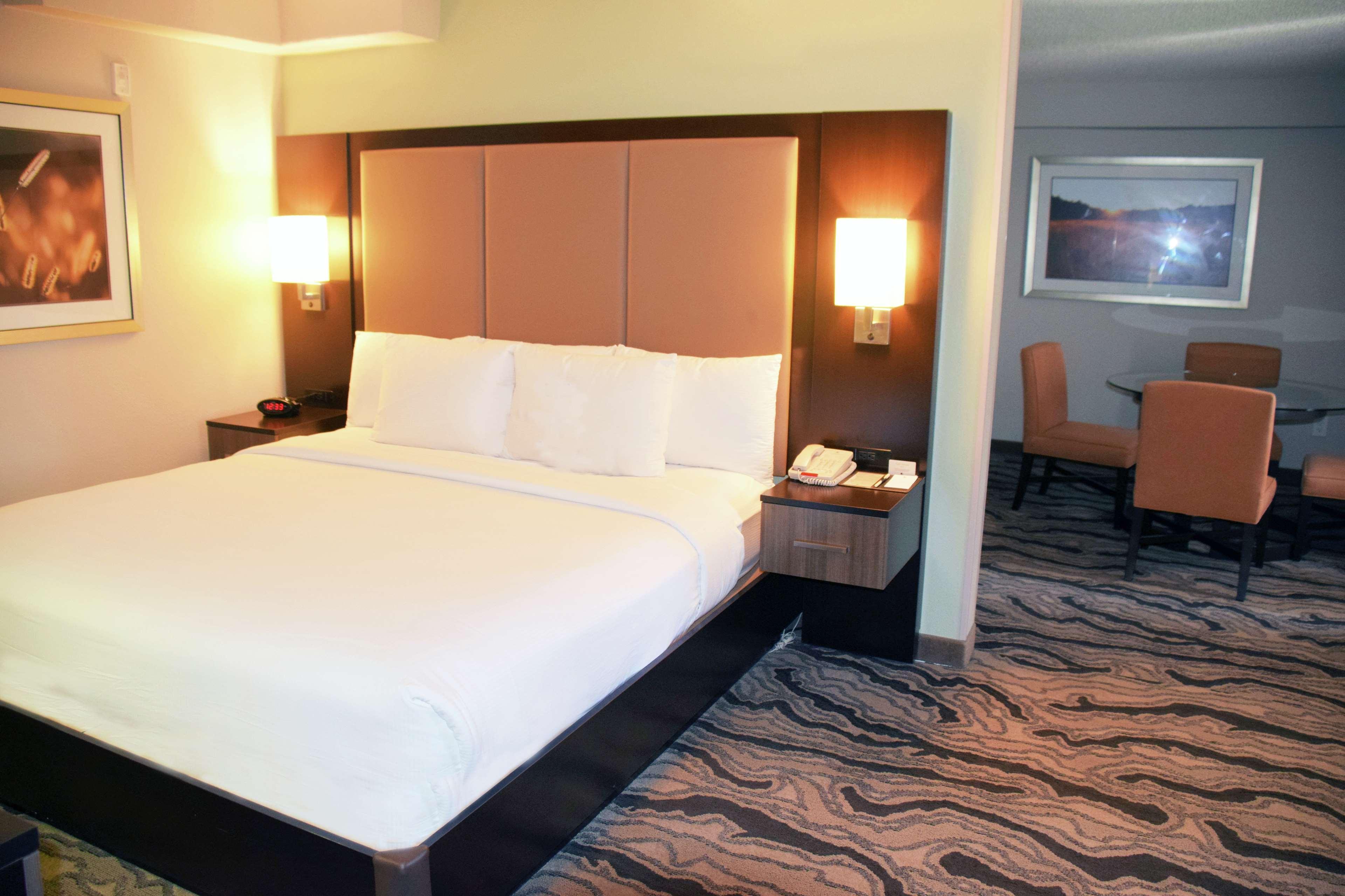 Doubletree By Hilton Montgomery Downtown Экстерьер фото