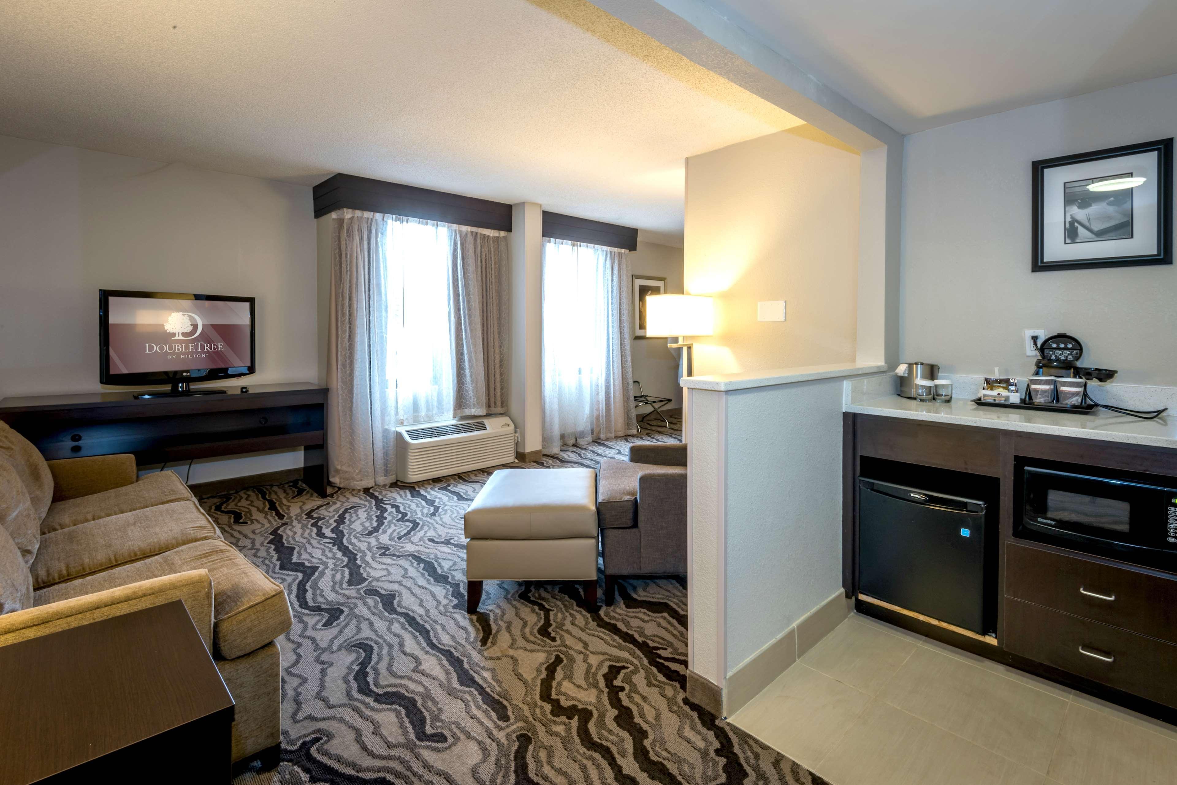 Doubletree By Hilton Montgomery Downtown Экстерьер фото