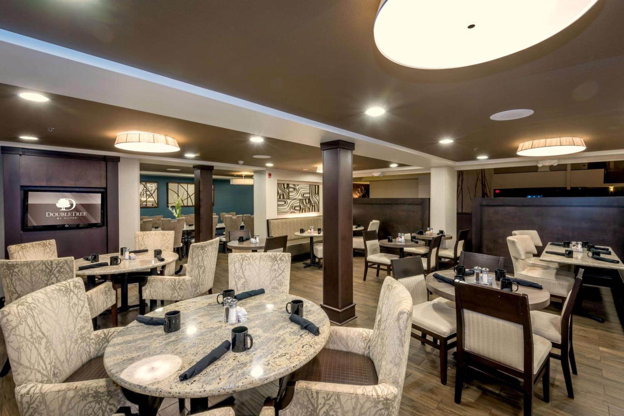 Doubletree By Hilton Montgomery Downtown Экстерьер фото